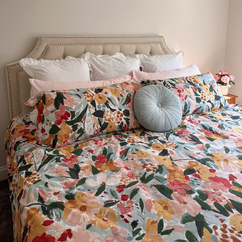 BEDDING: King Shams & Duvet Cover